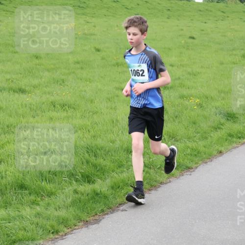 04.05.2025 - 8. Wedeler Halbmarathon Lena Gebhardt http://msf.ph/oto/7834436 04.05.2025 11:24:20 Laufen 1062 meine-sportfotos.de