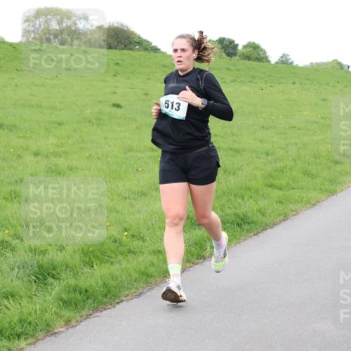 04.05.2025 - 8. Wedeler Halbmarathon Lena Gebhardt http://msf.ph/oto/7834455 04.05.2025 11:24:23 Laufen 513 meine-sportfotos.de