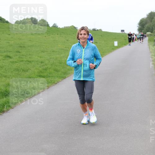 04.05.2025 - 8. Wedeler Halbmarathon Lena Gebhardt http://msf.ph/oto/7834473 04.05.2025 11:24:25 Laufen  meine-sportfotos.de