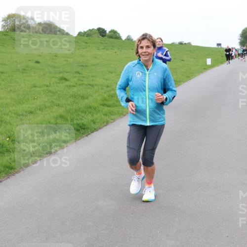 04.05.2025 - 8. Wedeler Halbmarathon Lena Gebhardt http://msf.ph/oto/7834476 04.05.2025 11:24:25 Laufen  meine-sportfotos.de