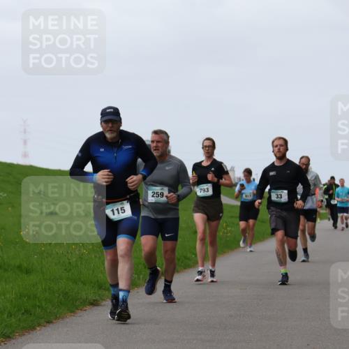 04.05.2025 - 8. Wedeler Halbmarathon Yannick Fuchs http://msf.ph/oto/7834492 04.05.2025 11:22:40 Laufen 115, 259, 793, 917, 33 meine-sportfotos.de