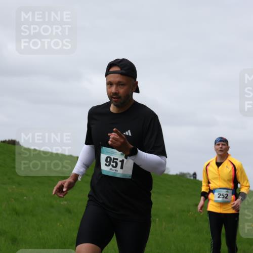 04.05.2025 - 8. Wedeler Halbmarathon Yannick Fuchs http://msf.ph/oto/7834506 04.05.2025 11:43:29 Laufen 951, 252 meine-sportfotos.de