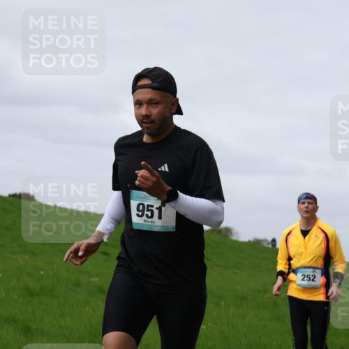 04.05.2025 - 8. Wedeler Halbmarathon Yannick Fuchs http://msf.ph/oto/7834508 04.05.2025 11:43:29 Laufen 951, 252 meine-sportfotos.de