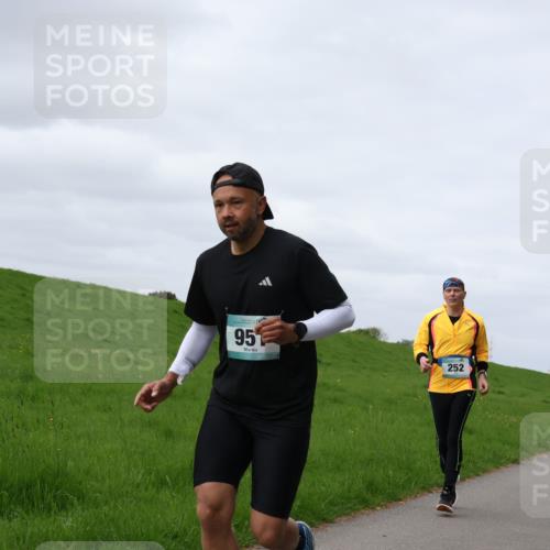 04.05.2025 - 8. Wedeler Halbmarathon Yannick Fuchs http://msf.ph/oto/7834516 04.05.2025 11:43:29 Laufen 951, 252 meine-sportfotos.de