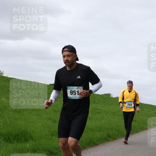 04.05.2025 - 8. Wedeler Halbmarathon Yannick Fuchs http://msf.ph/oto/7834518 04.05.2025 11:43:29 Laufen 951, 252 meine-sportfotos.de