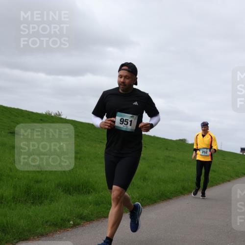 04.05.2025 - 8. Wedeler Halbmarathon Yannick Fuchs http://msf.ph/oto/7834526 04.05.2025 11:43:29 Laufen 951, 252 meine-sportfotos.de