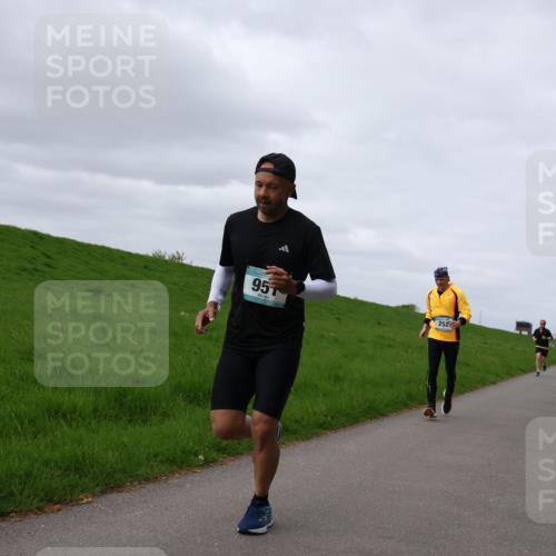 04.05.2025 - 8. Wedeler Halbmarathon Yannick Fuchs http://msf.ph/oto/7834531 04.05.2025 11:43:29 Laufen 951, 252 meine-sportfotos.de