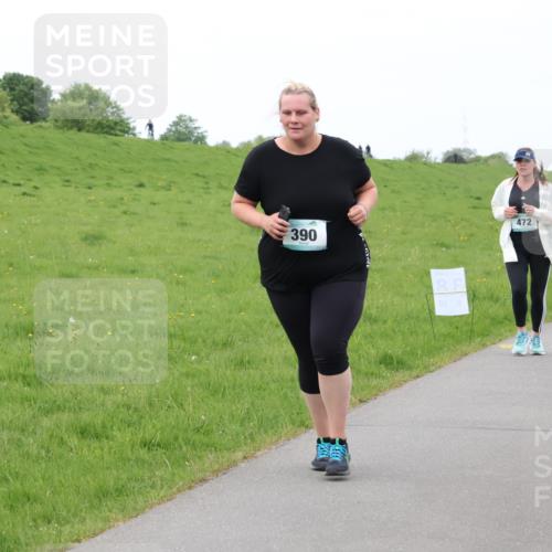 04.05.2025 - 8. Wedeler Halbmarathon Lena Gebhardt http://msf.ph/oto/7834537 04.05.2025 11:24:37 Laufen 390, 88, 472, 10, 892, 1209 meine-sportfotos.de