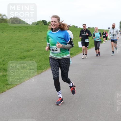04.05.2025 - 8. Wedeler Halbmarathon Lena Gebhardt http://msf.ph/oto/7834549 04.05.2025 11:24:40 Laufen 892, 1029, 1209 meine-sportfotos.de