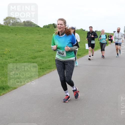 04.05.2025 - 8. Wedeler Halbmarathon Lena Gebhardt http://msf.ph/oto/7834552 04.05.2025 11:24:40 Laufen 892, 1029, 1209 meine-sportfotos.de
