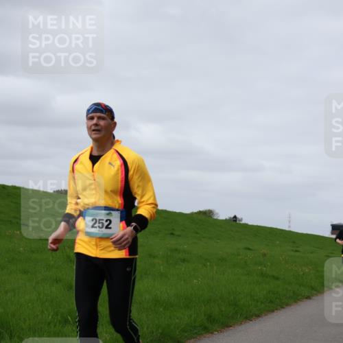 04.05.2025 - 8. Wedeler Halbmarathon Yannick Fuchs http://msf.ph/oto/7834574 04.05.2025 11:43:31 Laufen 252 meine-sportfotos.de