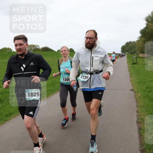 04.05.2025 - 8. Wedeler Halbmarathon Lena Gebhardt http://msf.ph/oto/7834578 04.05.2025 11:24:42 Laufen 1029, 1209, 1128 meine-sportfotos.de