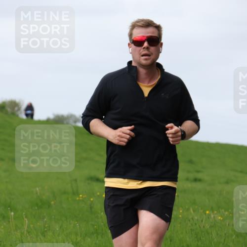 04.05.2025 - 8. Wedeler Halbmarathon Yannick Fuchs http://msf.ph/oto/7834613 04.05.2025 11:43:35 Laufen  meine-sportfotos.de