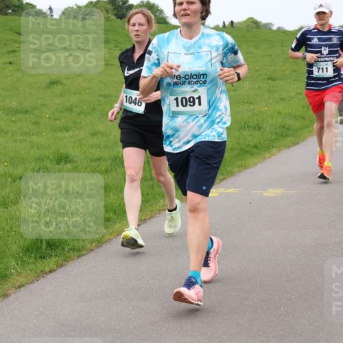 04.05.2025 - 8. Wedeler Halbmarathon Lena Gebhardt http://msf.ph/oto/7834621 04.05.2025 11:24:46 Laufen 1046, 1091, 711 meine-sportfotos.de