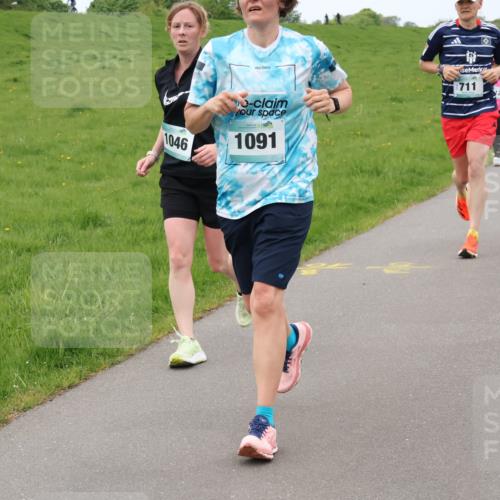 04.05.2025 - 8. Wedeler Halbmarathon Lena Gebhardt http://msf.ph/oto/7834625 04.05.2025 11:24:46 Laufen 1046, 1091, 711, 12 meine-sportfotos.de