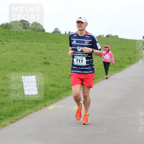 04.05.2025 - 8. Wedeler Halbmarathon Lena Gebhardt http://msf.ph/oto/7834632 04.05.2025 11:24:47 Laufen 88, 711, 512 meine-sportfotos.de