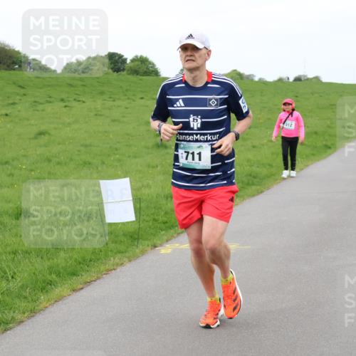 04.05.2025 - 8. Wedeler Halbmarathon Lena Gebhardt http://msf.ph/oto/7834636 04.05.2025 11:24:47 Laufen 711, 512 meine-sportfotos.de