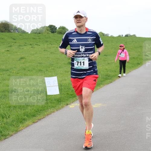 04.05.2025 - 8. Wedeler Halbmarathon Lena Gebhardt http://msf.ph/oto/7834641 04.05.2025 11:24:48 Laufen 711, 512, 38 meine-sportfotos.de