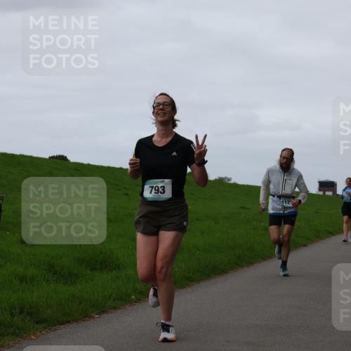 04.05.2025 - 8. Wedeler Halbmarathon Yannick Fuchs http://msf.ph/oto/7834670 04.05.2025 11:22:47 Laufen 793, 112 meine-sportfotos.de