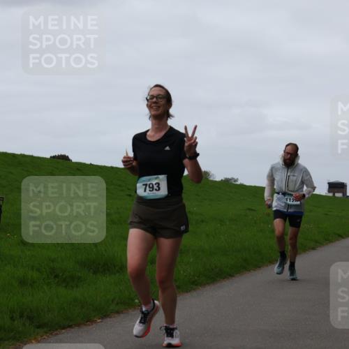 04.05.2025 - 8. Wedeler Halbmarathon Yannick Fuchs http://msf.ph/oto/7834675 04.05.2025 11:22:47 Laufen 793, 112 meine-sportfotos.de