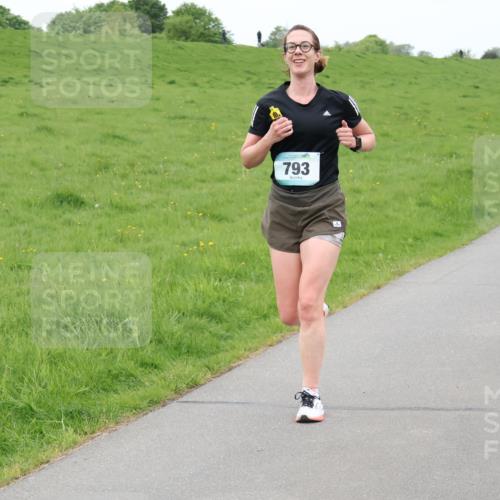 04.05.2025 - 8. Wedeler Halbmarathon Lena Gebhardt http://msf.ph/oto/7834679 04.05.2025 11:24:54 Laufen 793, 815 meine-sportfotos.de