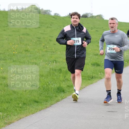 04.05.2025 - 8. Wedeler Halbmarathon Lena Gebhardt http://msf.ph/oto/7834686 04.05.2025 11:24:56 Laufen 315, 134, 259, 115 meine-sportfotos.de