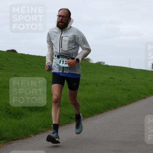 04.05.2025 - 8. Wedeler Halbmarathon Yannick Fuchs http://msf.ph/oto/7834736 04.05.2025 11:22:49 Laufen 112, 917 meine-sportfotos.de