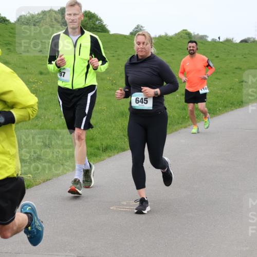 04.05.2025 - 8. Wedeler Halbmarathon Lena Gebhardt http://msf.ph/oto/7834820 04.05.2025 11:25:25 Laufen 508, 97, 10, 645 meine-sportfotos.de