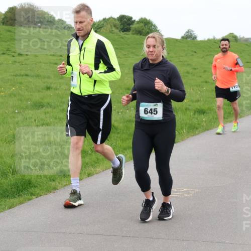 04.05.2025 - 8. Wedeler Halbmarathon Lena Gebhardt http://msf.ph/oto/7834830 04.05.2025 11:25:26 Laufen 645, 1109 meine-sportfotos.de