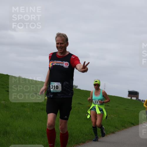04.05.2025 - 8. Wedeler Halbmarathon Yannick Fuchs http://msf.ph/oto/7834836 04.05.2025 11:43:50 Laufen 61, 310, 766 meine-sportfotos.de