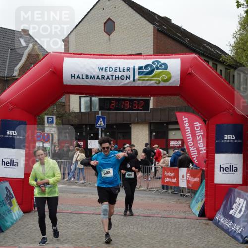 04.05.2025 - 8. Wedeler Halbmarathon Felixshl http://msf.ph/oto/7834854 04.05.2025 12:19:30 Ziel 550, 608, 609 meine-sportfotos.de