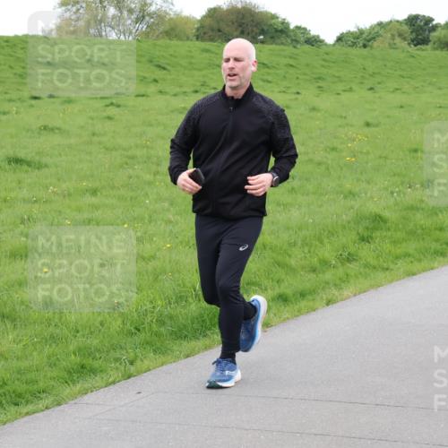 04.05.2025 - 8. Wedeler Halbmarathon Lena Gebhardt http://msf.ph/oto/7834884 04.05.2025 11:25:42 Laufen  meine-sportfotos.de