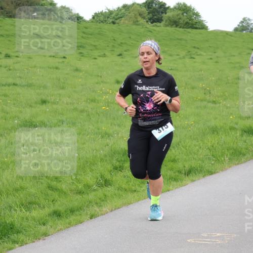 04.05.2025 - 8. Wedeler Halbmarathon Lena Gebhardt http://msf.ph/oto/7834894 04.05.2025 11:25:43 Laufen 375, 665 meine-sportfotos.de