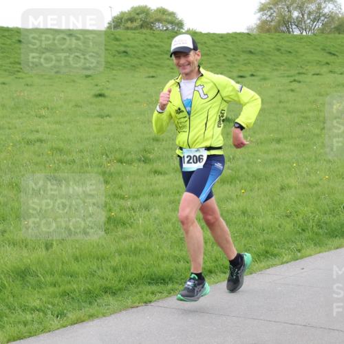 04.05.2025 - 8. Wedeler Halbmarathon Lena Gebhardt http://msf.ph/oto/7834937 04.05.2025 11:25:56 Laufen 1206 meine-sportfotos.de