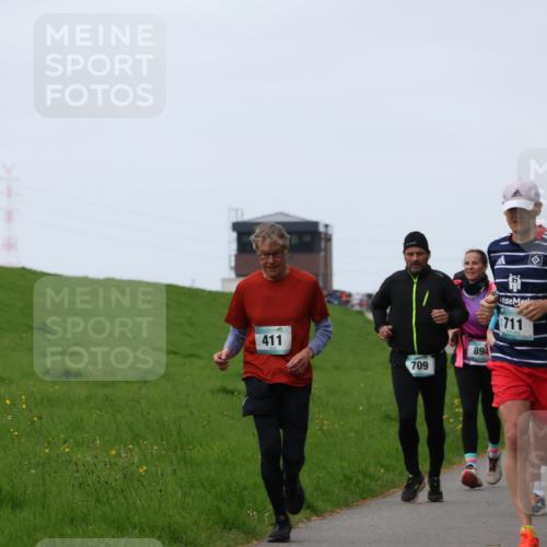 04.05.2025 - 8. Wedeler Halbmarathon Yannick Fuchs http://msf.ph/oto/7834945 04.05.2025 11:22:55 Laufen 411, 709, 894, 711 meine-sportfotos.de