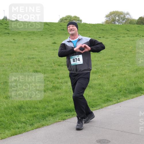 04.05.2025 - 8. Wedeler Halbmarathon Lena Gebhardt http://msf.ph/oto/7834967 04.05.2025 11:26:04 Laufen 874 meine-sportfotos.de