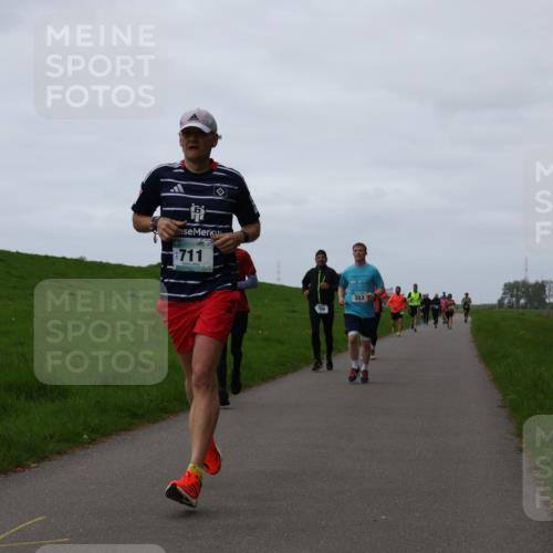 04.05.2025 - 8. Wedeler Halbmarathon Yannick Fuchs http://msf.ph/oto/7835022 04.05.2025 11:23:00 Laufen 711, 353 meine-sportfotos.de