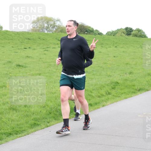 04.05.2025 - 8. Wedeler Halbmarathon Lena Gebhardt http://msf.ph/oto/7835050 04.05.2025 11:26:12 Laufen 1175 meine-sportfotos.de