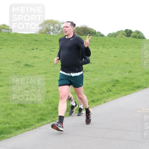 04.05.2025 - 8. Wedeler Halbmarathon Lena Gebhardt http://msf.ph/oto/7835056 04.05.2025 11:26:12 Laufen 175 meine-sportfotos.de