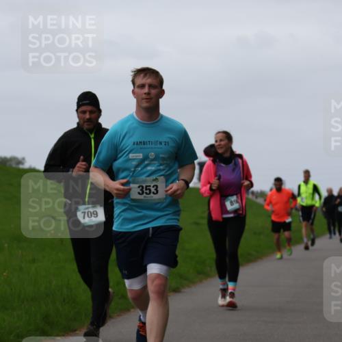 04.05.2025 - 8. Wedeler Halbmarathon Yannick Fuchs http://msf.ph/oto/7835060 04.05.2025 11:23:02 Laufen 21, 709, 353, 89 meine-sportfotos.de