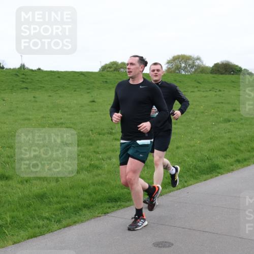 04.05.2025 - 8. Wedeler Halbmarathon Lena Gebhardt http://msf.ph/oto/7835062 04.05.2025 11:26:13 Laufen 1175 meine-sportfotos.de