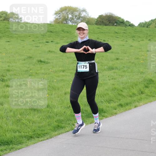 04.05.2025 - 8. Wedeler Halbmarathon Lena Gebhardt http://msf.ph/oto/7835082 04.05.2025 11:26:15 Laufen 1175, 12501 meine-sportfotos.de