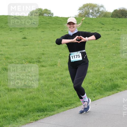04.05.2025 - 8. Wedeler Halbmarathon Lena Gebhardt http://msf.ph/oto/7835092 04.05.2025 11:26:15 Laufen 1175 meine-sportfotos.de