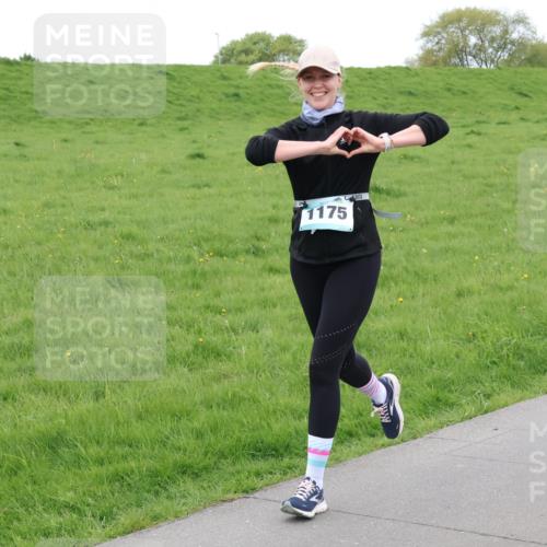 04.05.2025 - 8. Wedeler Halbmarathon Lena Gebhardt http://msf.ph/oto/7835103 04.05.2025 11:26:15 Laufen 1175 meine-sportfotos.de