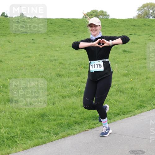 04.05.2025 - 8. Wedeler Halbmarathon Lena Gebhardt http://msf.ph/oto/7835110 04.05.2025 11:26:16 Laufen 1175 meine-sportfotos.de