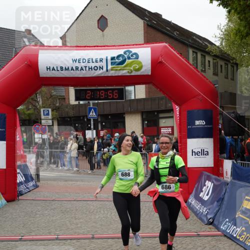 04.05.2025 - 8. Wedeler Halbmarathon Felixshl http://msf.ph/oto/7835116 04.05.2025 12:19:54 Ziel 571, 686, 688 meine-sportfotos.de