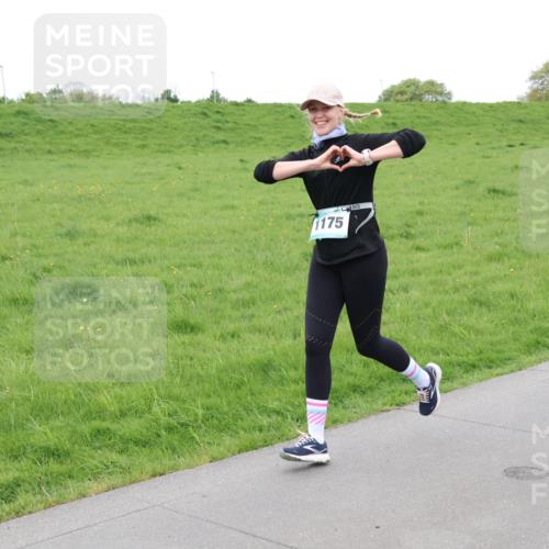 04.05.2025 - 8. Wedeler Halbmarathon Lena Gebhardt http://msf.ph/oto/7835123 04.05.2025 11:26:16 Laufen 1175 meine-sportfotos.de