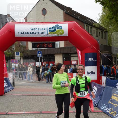 04.05.2025 - 8. Wedeler Halbmarathon Felixshl http://msf.ph/oto/7835135 04.05.2025 12:19:54 Ziel 571, 686, 688 meine-sportfotos.de