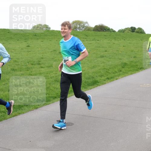 04.05.2025 - 8. Wedeler Halbmarathon Lena Gebhardt http://msf.ph/oto/7835149 04.05.2025 11:26:20 Laufen 88, 752, 1155 meine-sportfotos.de