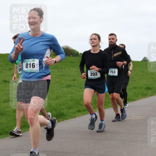 04.05.2025 - 8. Wedeler Halbmarathon Lena Gebhardt http://msf.ph/oto/7835166 04.05.2025 11:26:37 Laufen 88, 816, 202, 753, 1167 meine-sportfotos.de